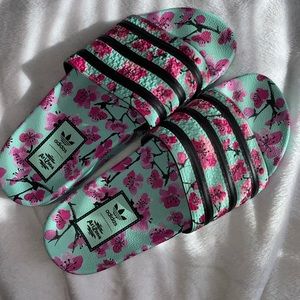 Arizona x Adidas limited edition slides size 9